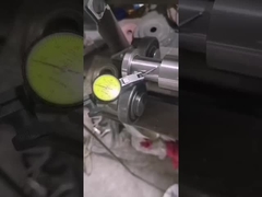 Στρίβοντας, καθαρίζοντας και αντιστατικό κυλίνδρο βούρτσας για γυαλί μονάδας κινητής τηλεφωνίας